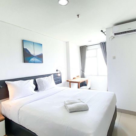 Warm And Comfy Studio At Enviro Apartment By Travelio Cikarang Extérieur photo