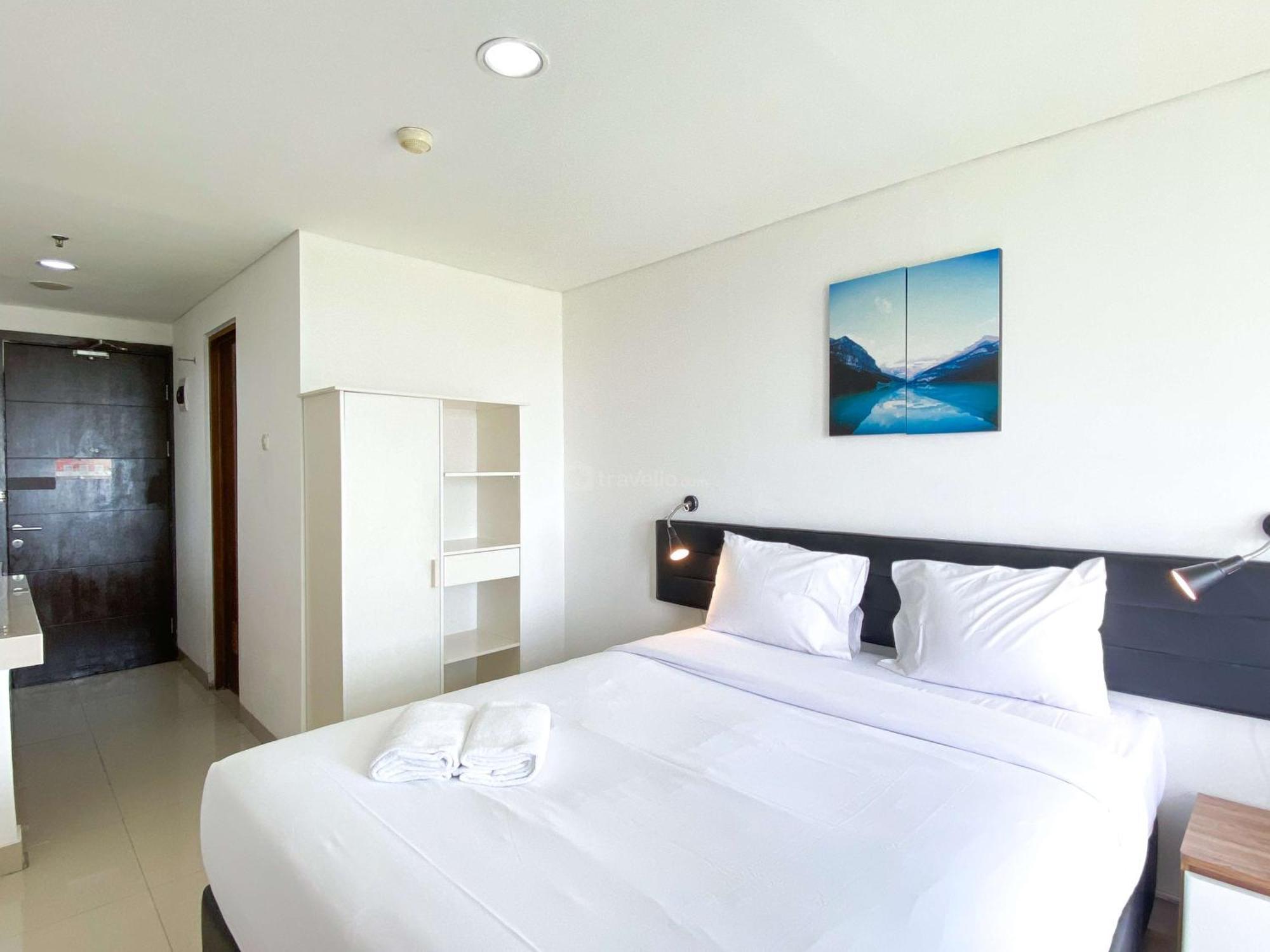 Warm And Comfy Studio At Enviro Apartment By Travelio Cikarang Extérieur photo